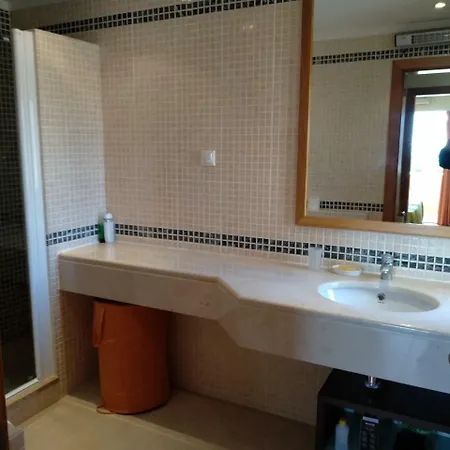 3 Bedroom Duplex, Condominium Over Ocean, Porches Apartment Porches (Algarve)